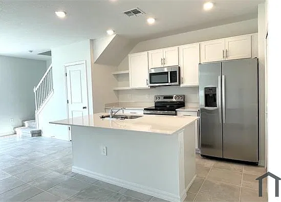 3 bed, 1347 sqft, $3,100 — Photo 3
