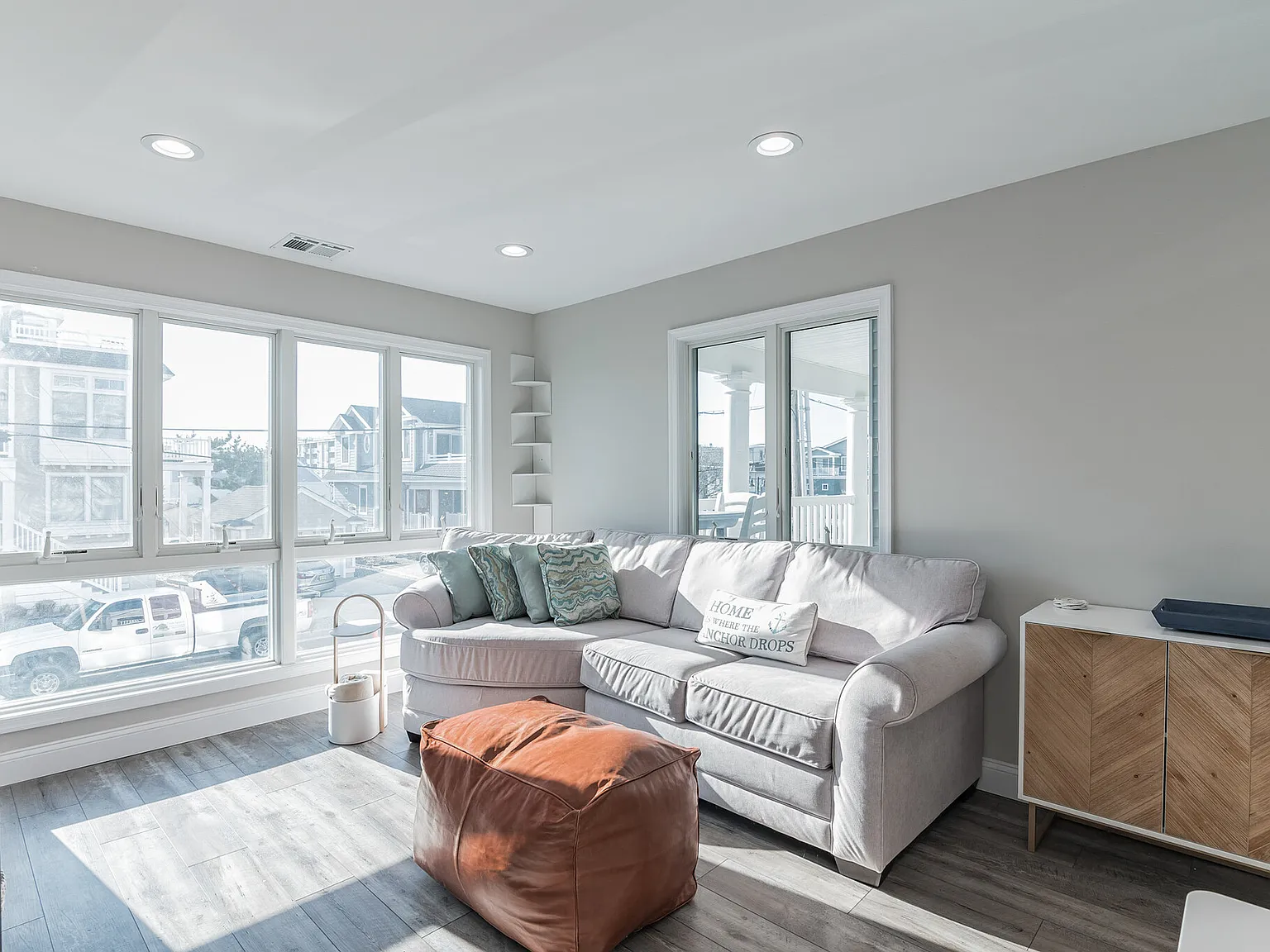 3 bed, 852 sqft, $2,200 — Photo 4