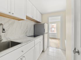 320 E 11th St, New York, NY
