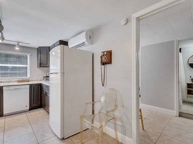 415 S Hyer Ave #B — Photo 24