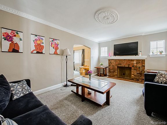 2nd image of 4826 Yorkshire Rd