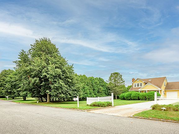 2nd image of 27 Fairbanks Ct