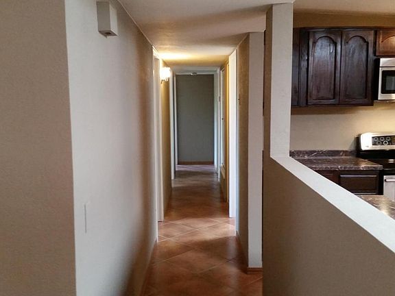 4th image of 1338 E Illinois St