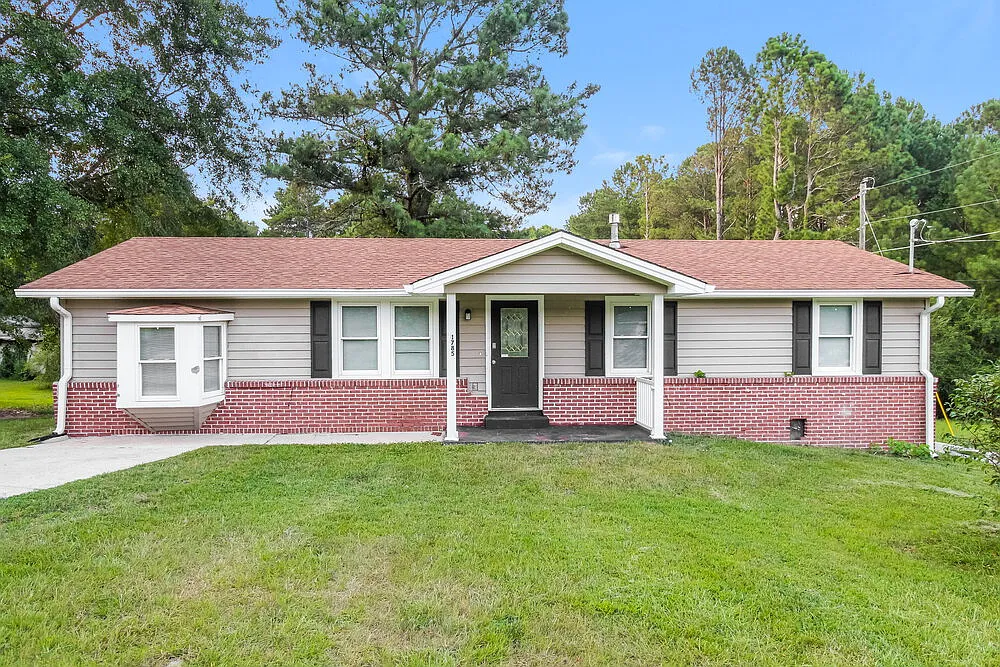 3 bed, 1.5 bath, 1248 sqft, $1,535 — Photo 1