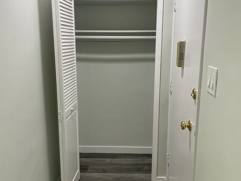 La Vannessa Apartments — Photo 7