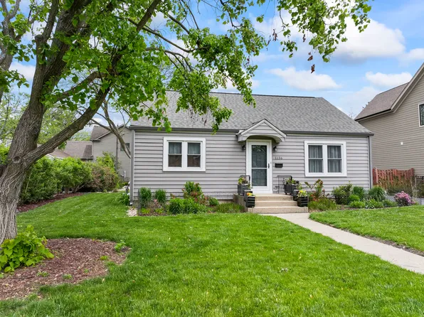 1136 Hazel Ave, Deerfield, IL 60015