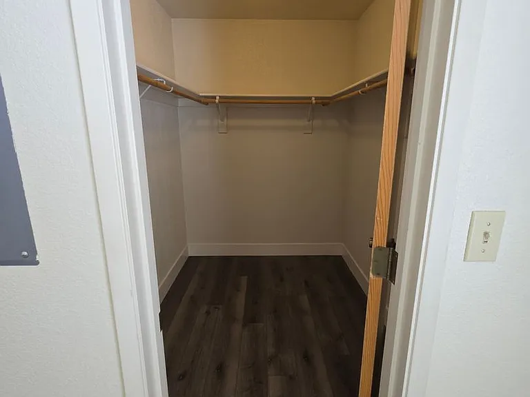 Cedarwood Apartments — Photo 7