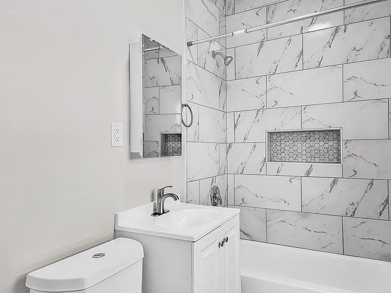 1049 E 5th Street — Photo 27