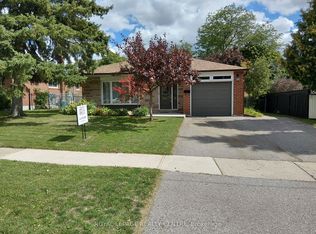 35 Aintree Cres, Brampton, ON L6T2T2