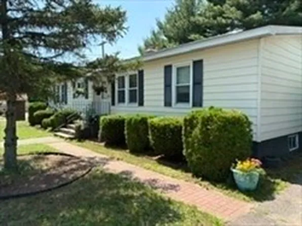2 Castle Rd #118, Attleboro, MA 02703