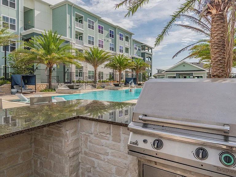 Thrive Luxury Apartments — Photo 29