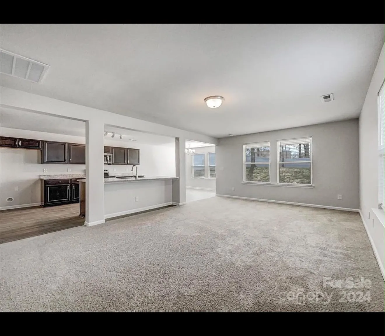 5 bed, 2.5 bath, 2005 sqft, $2,800 — Photo 4
