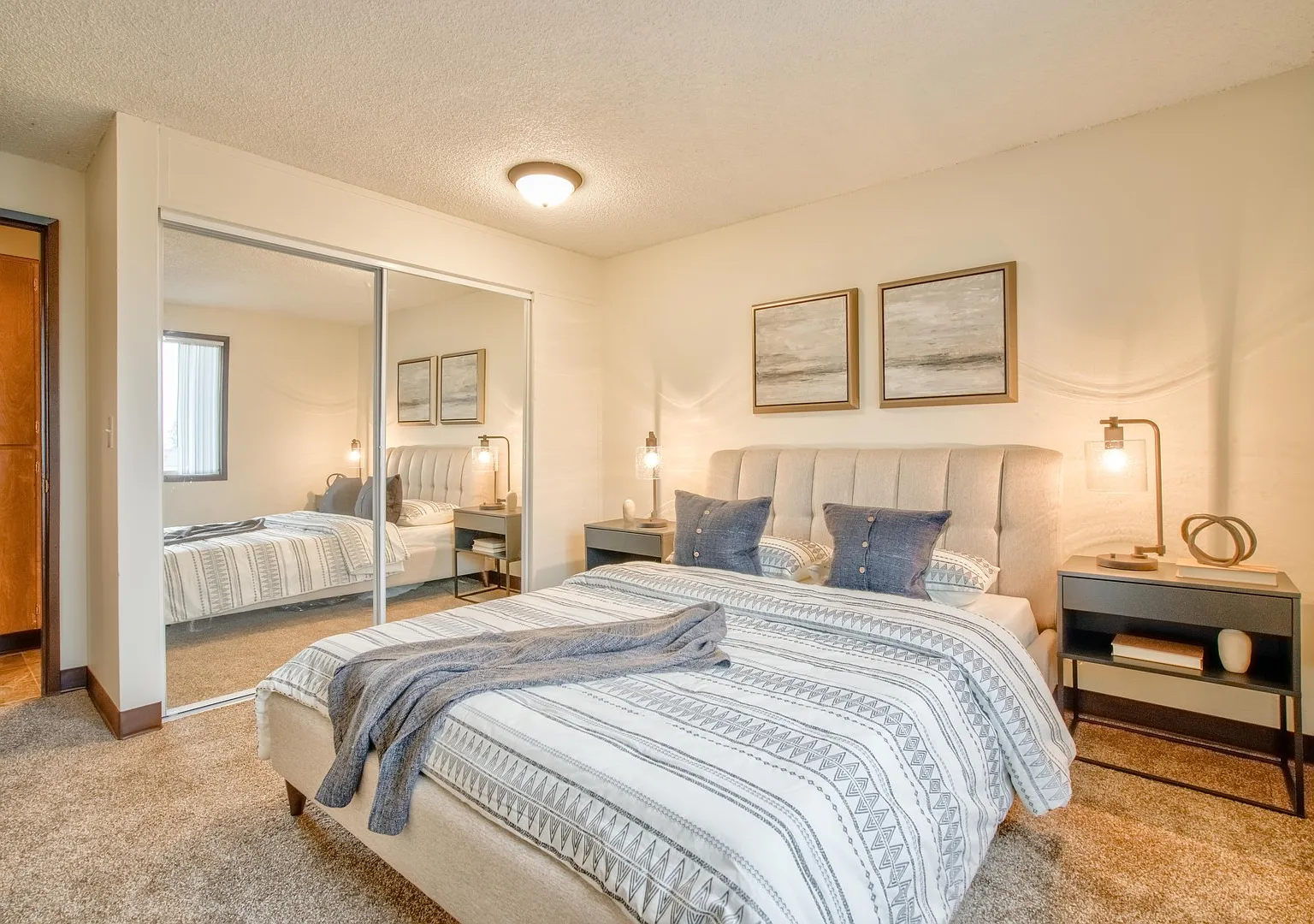 Air Conditioned, Spacious Apartments! Free Water/Sewer/Garbage — Photo 4