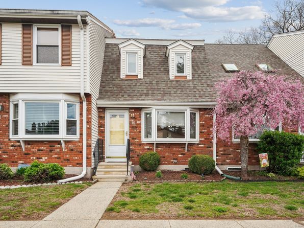 10 Saint Marc Cir #P