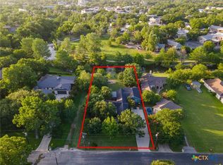 136 W Evergreen St, Boerne, TX 78006