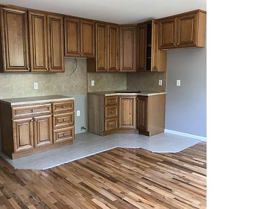 3rd image of 155 Pine Pl #1