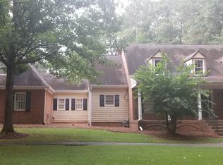 220 Patricia Ln, Fayetteville, GA 30214