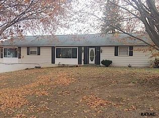 761 Edgegrove Rd, Hanover, PA 17331