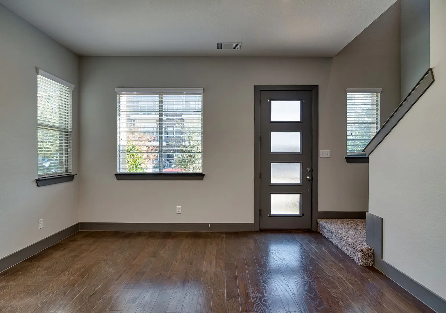 Gorgeous 3 Bedroom Townhouse Located In Fort Worth! — Photo 3