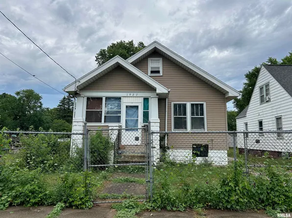 1927 W Millman St, Peoria, IL 61605