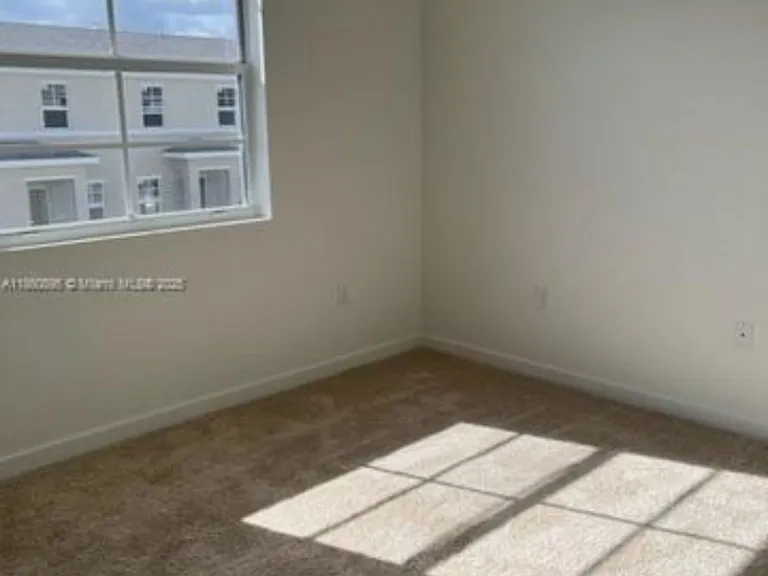 556 NE 4th St #1 — Photo 5