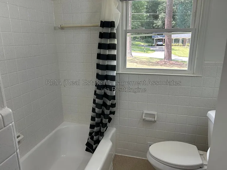 216 Hillandale Dr — Photo 5