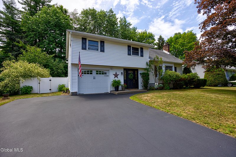 2nd image of 25 Dublin Drive