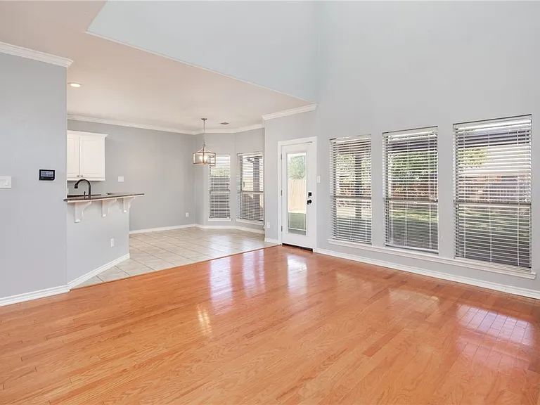 3715 Bridle Ct — Photo 5