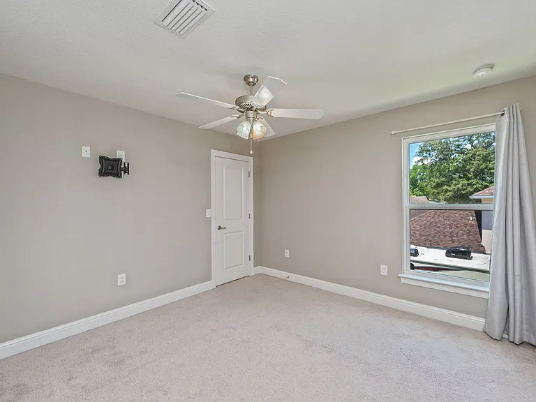 401 King St — Photo 31