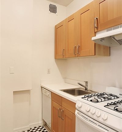 2nd image of 2788 Broadway #5A