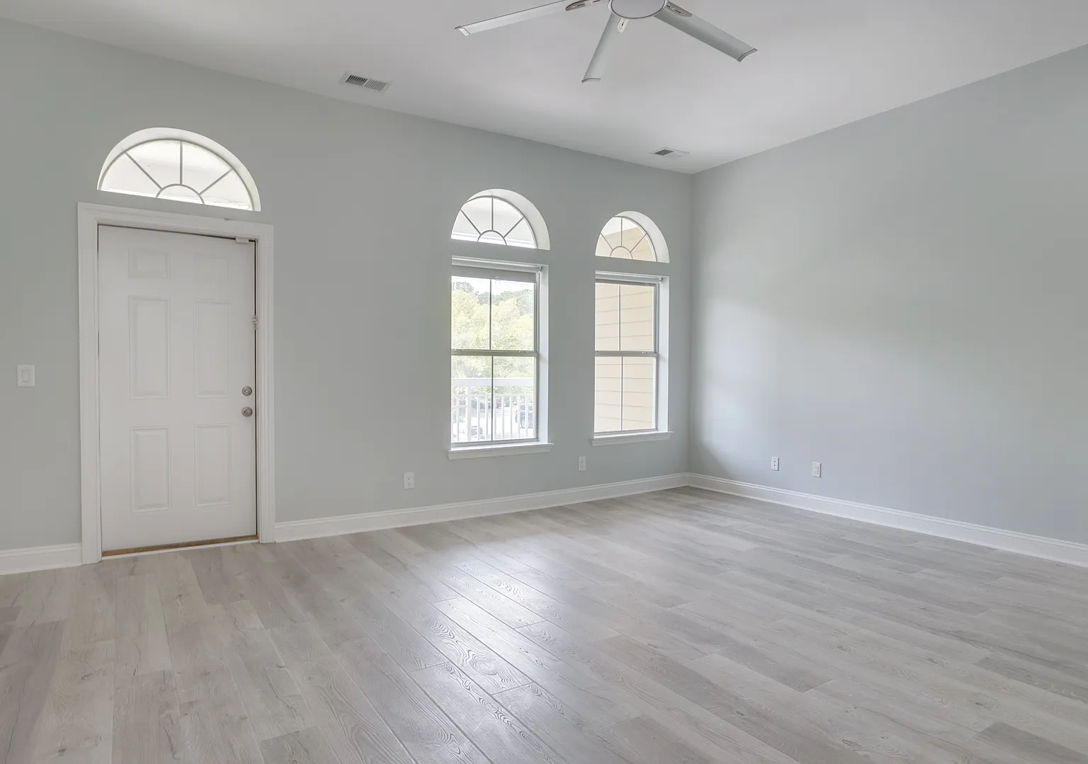 3 bed, 2.5 bath, 2420 sqft, $2,800 — Photo 4