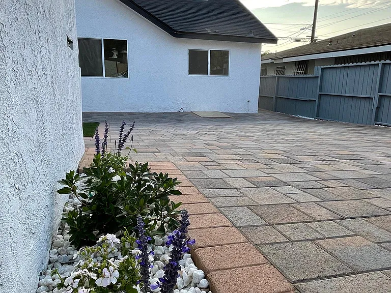 133 S Grand Ave — Photo 18