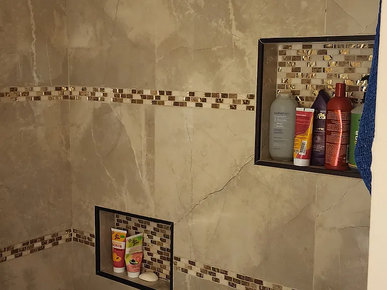 2nd bath with shower & tub