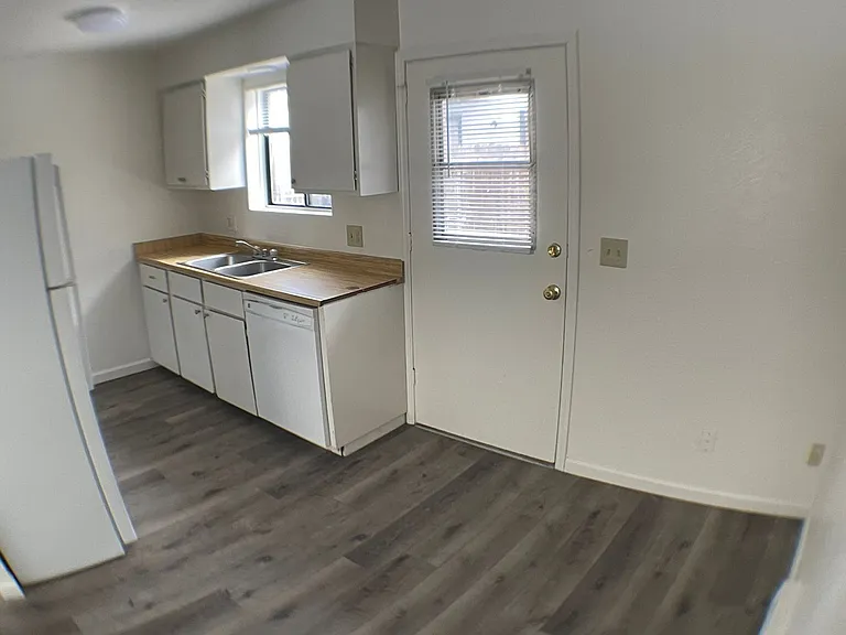 2110 N East St — Photo 7