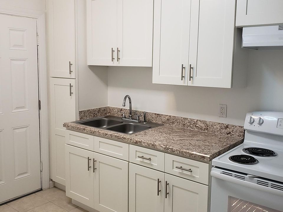 1st image of 1826 Bayard Pl