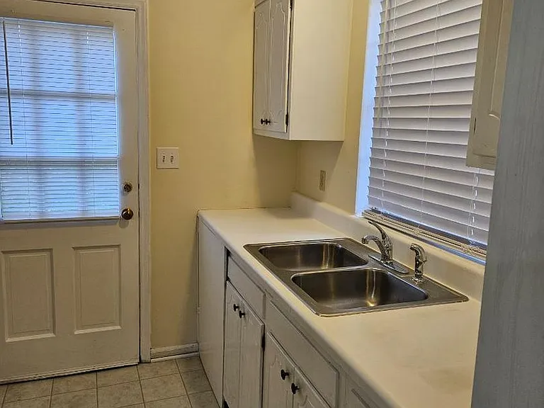 1002 Willow Dr #1 — Photo 5