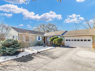 1410 Parkview Dr, Champaign, IL 61821