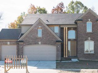 22302 Brantingham Rd, Macomb, MI 48044