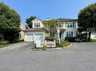 143 Classic Ct, White Plains, NY 10603