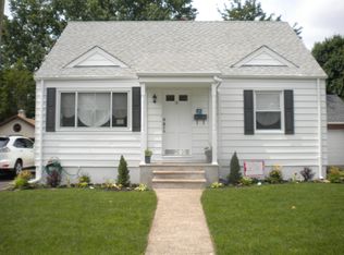 95 Wilson St, Saddle Brook, NJ 07663