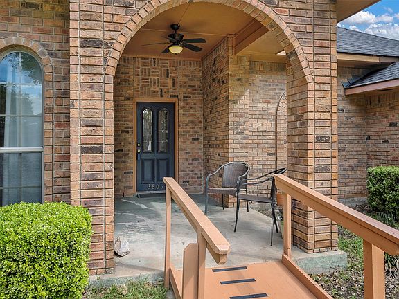 3rd image of 3805 Thornhill Way
