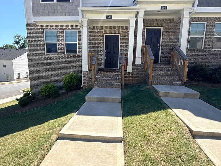 501 Cades Cv — Photo 1