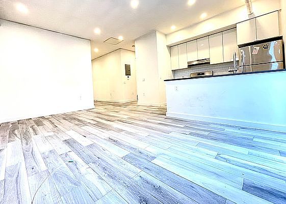 4th image of 3971 Gouverneur Ave