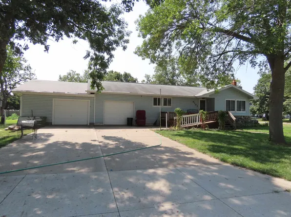 915 J St, David City, NE 68632