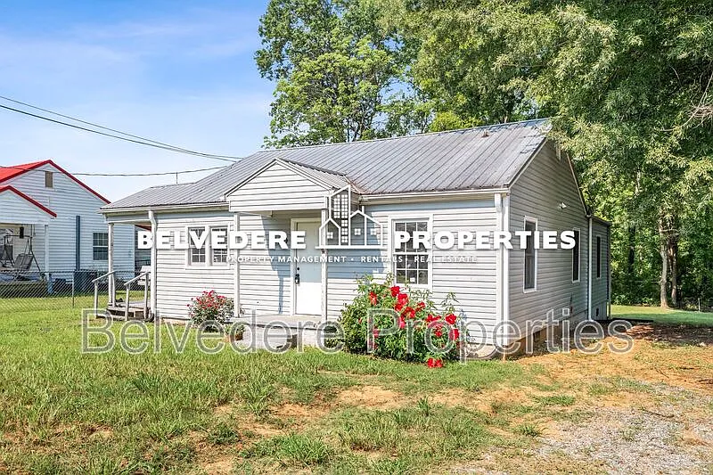 3 bed, 1.0 bath, 976 sqft, $1,200 — Photo 3