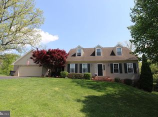 201 Twin Lakes Cir, Martinsburg, WV 25405