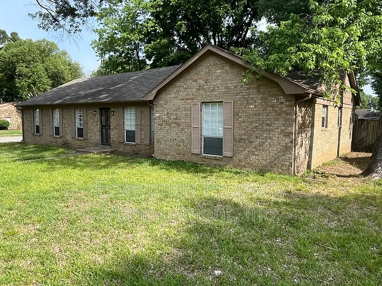 6124 Chinaberry Dr — Photo 2