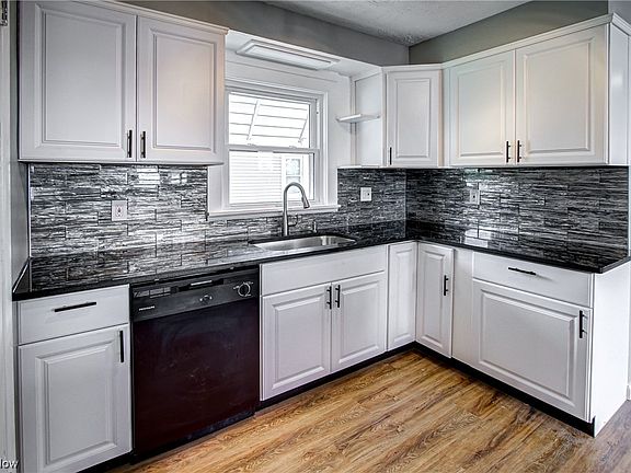 2nd image of 838 W 19th St