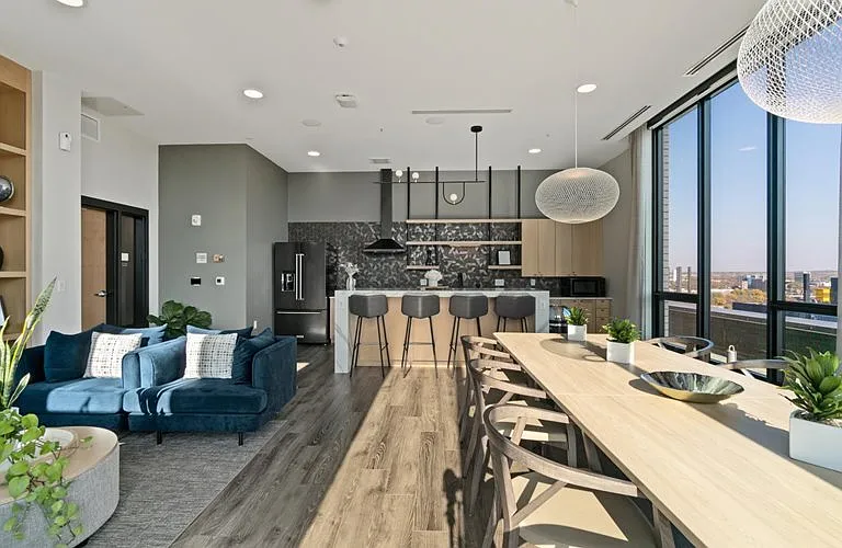 240 Park Avenue — Photo 73