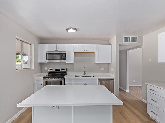 4th image of 2206 E Baywood Ave